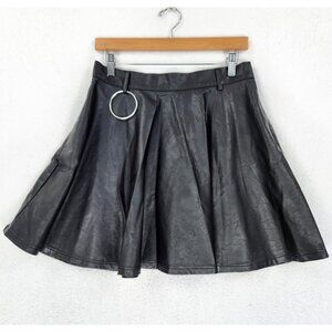 Hot Topic Skirt Womens Medium Black Faux Leather Skater Pleated Flare Mini